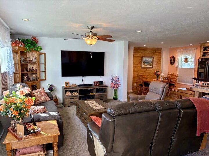 Property Photo:  909 Oak Street  PA 15946