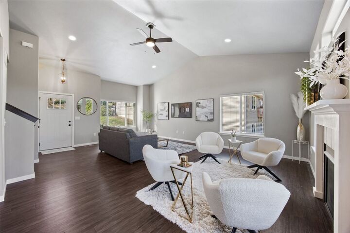 Property Photo:  856 N 1st Avenue  IA 52245 