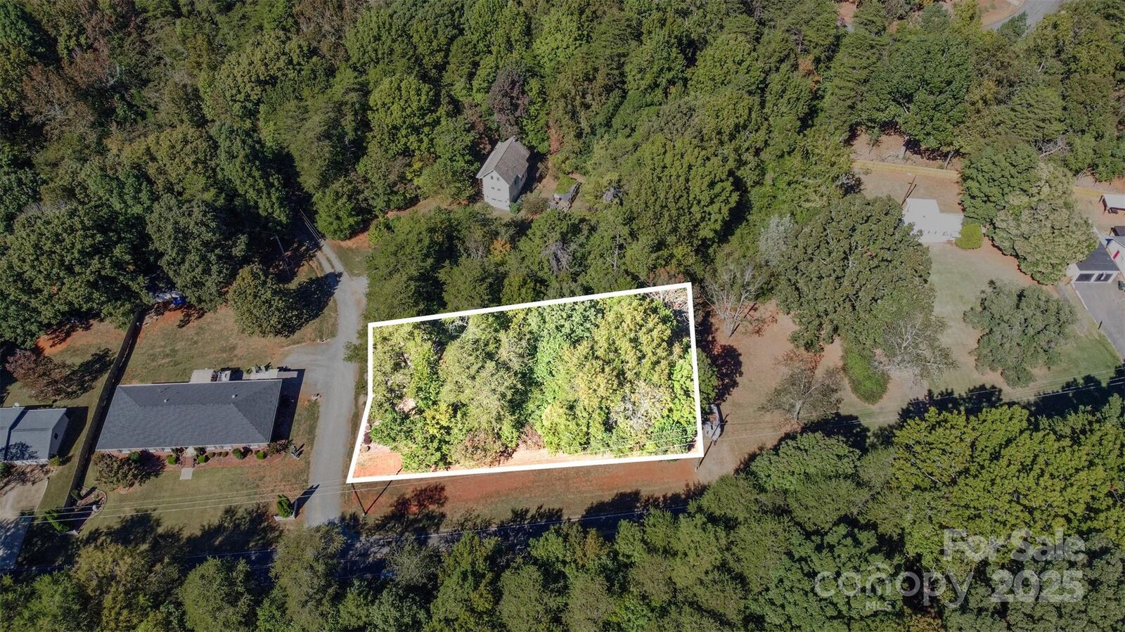 Property Photo: 13700 Woody Point Road NC 28278