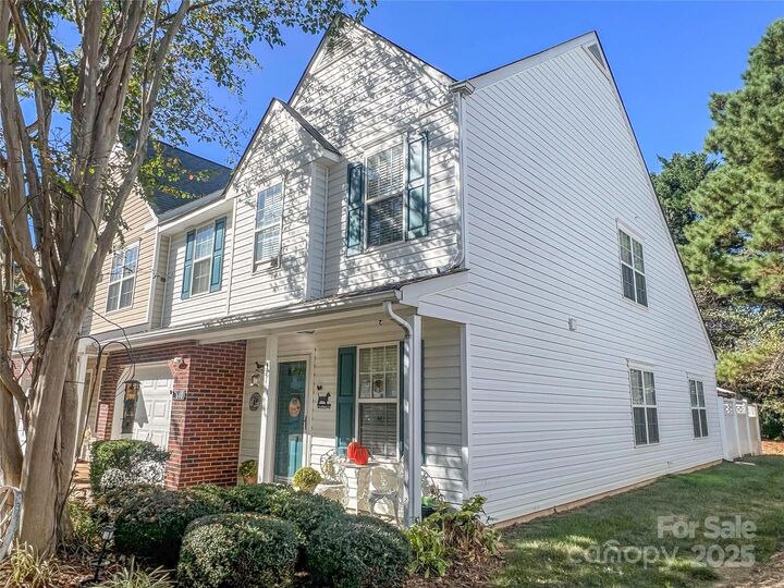 Property Photo: 8640 Robinson Forest Drive NC 28277