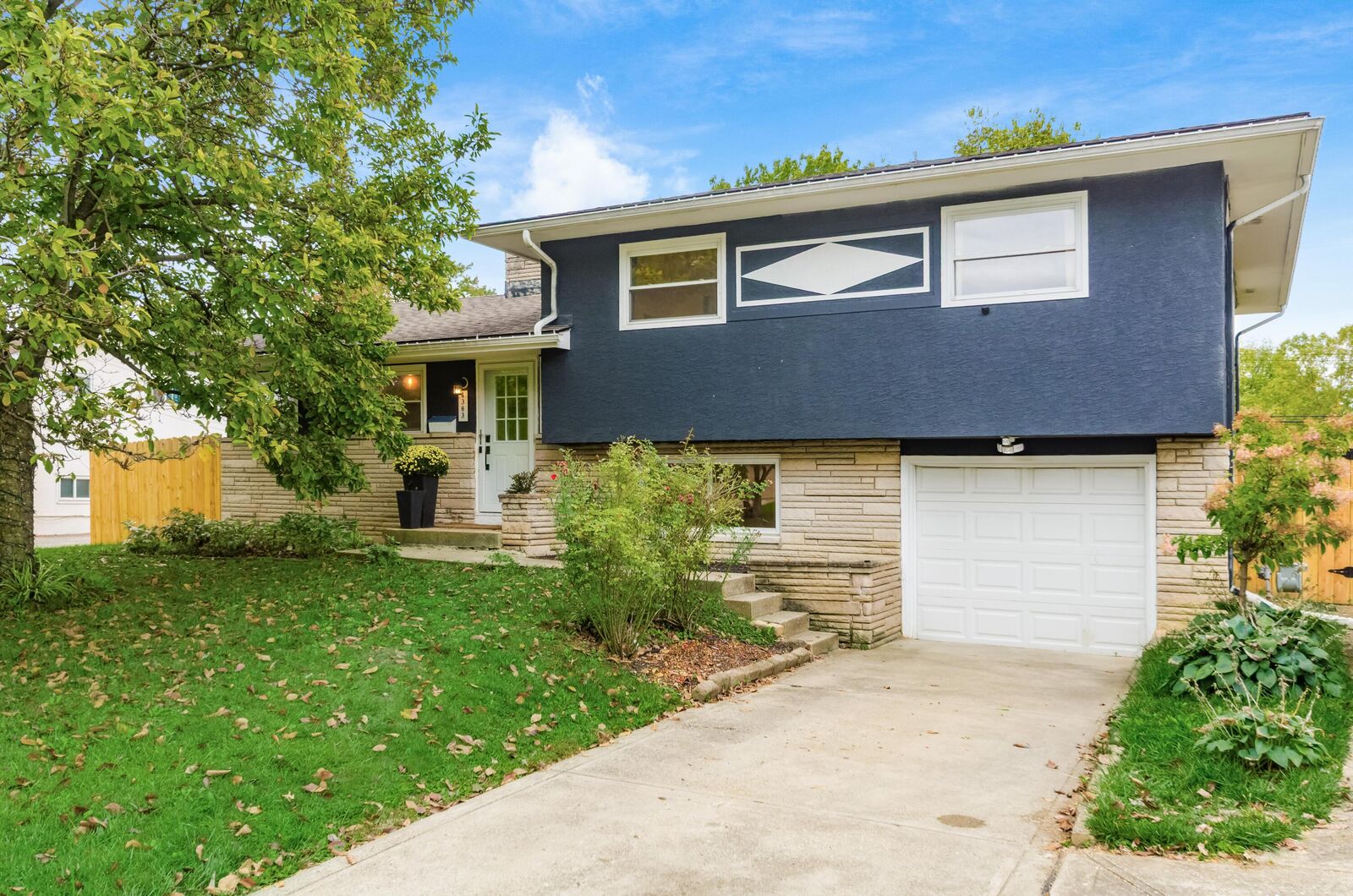 Property Photo: 4363 E Mound Street OH 43227