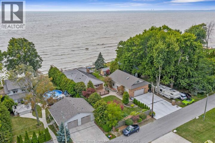 Property Photo: 223 Lakewood Drive ON N9V 2Y8