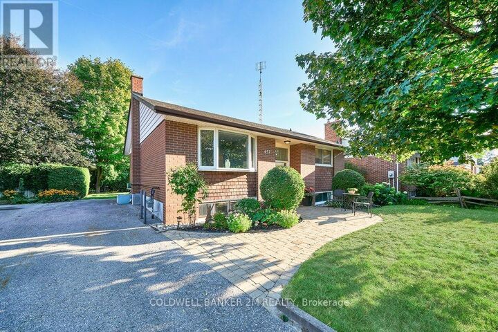 Photo de la propriété: 657 Balmoral Drive ON L1J 3A6