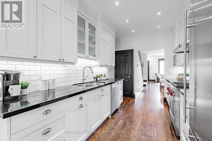 Property Photo:  244 Cottingham Street  ON M4V 1C6 