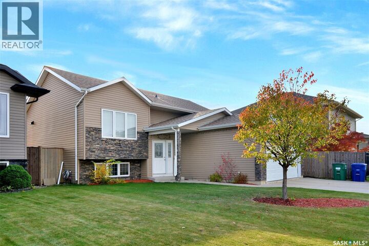 Property Photo:  1526 Paton Crescent  SK S7W 0C3
