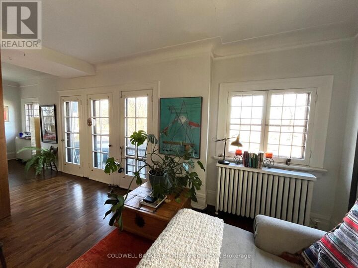 Photo de la propriété:  8 1/2 Range Road  ON K1N 8J3