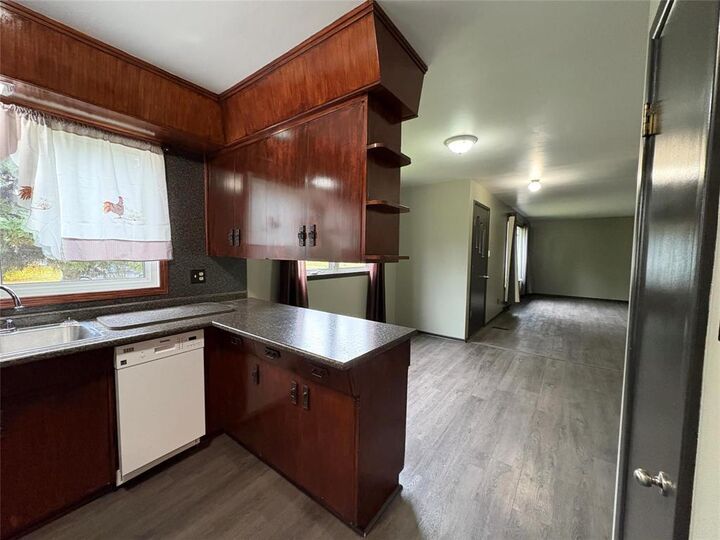 Property Photo: 118 Merrell Avenue MB R7N 0P5