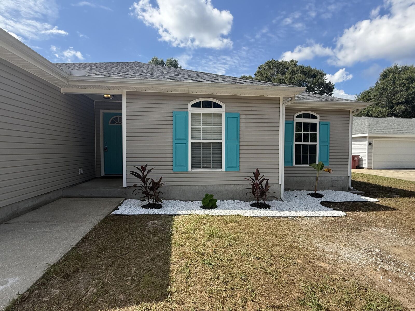 Property Photo: 329 Strawbridge Drive FL 32539