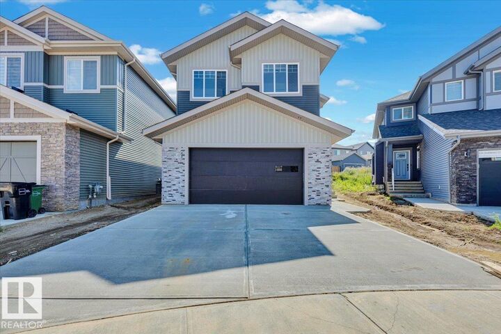 1119 Gyrfalcon Crescent NW  Edmonton AB T5S 0S5 photo