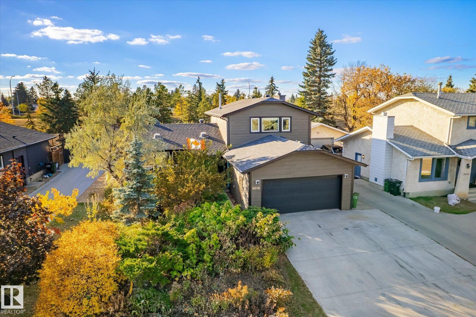 Property Photo: 3018 110A Street NW AB T6J 3G1