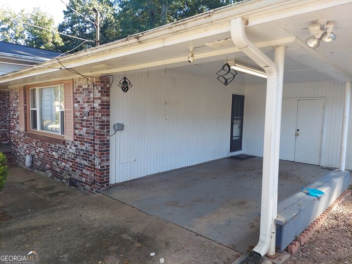 Property Photo: 6250 Graceland Circle GA 30260