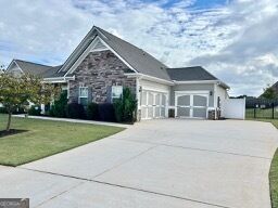 Property Photo: 2216 Blackberry Court GA 30656