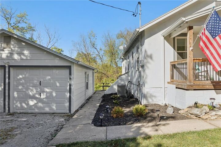 Property Photo: 600 Centralia Avenue MO 64024