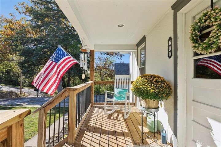 Property Photo:  600 Centralia Avenue  MO 64024