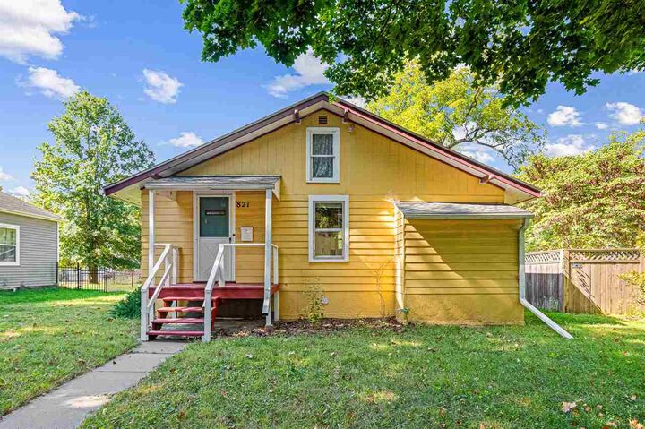 821 Roosevelt  Iowa City IA 52245 photo