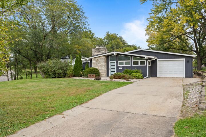 Property Photo:  3901 Wakonda Drive  IA 50321