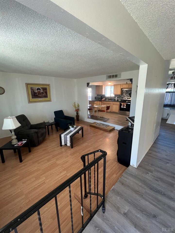 Property Photo: 108 W Deodar CA 93245