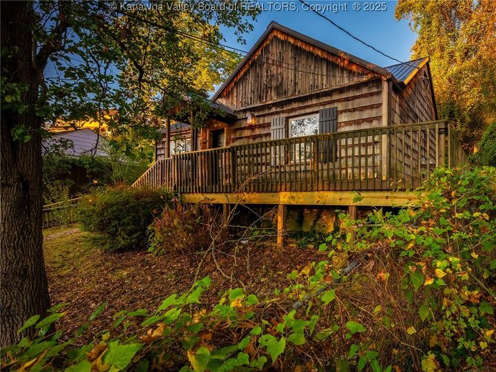 Property Photo:  1420 Ravinia Road  WV 25314