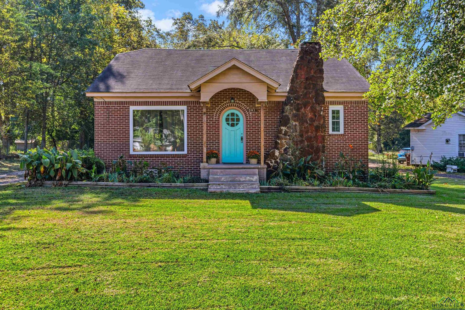 Property Photo: 501 W Main St TX 75551