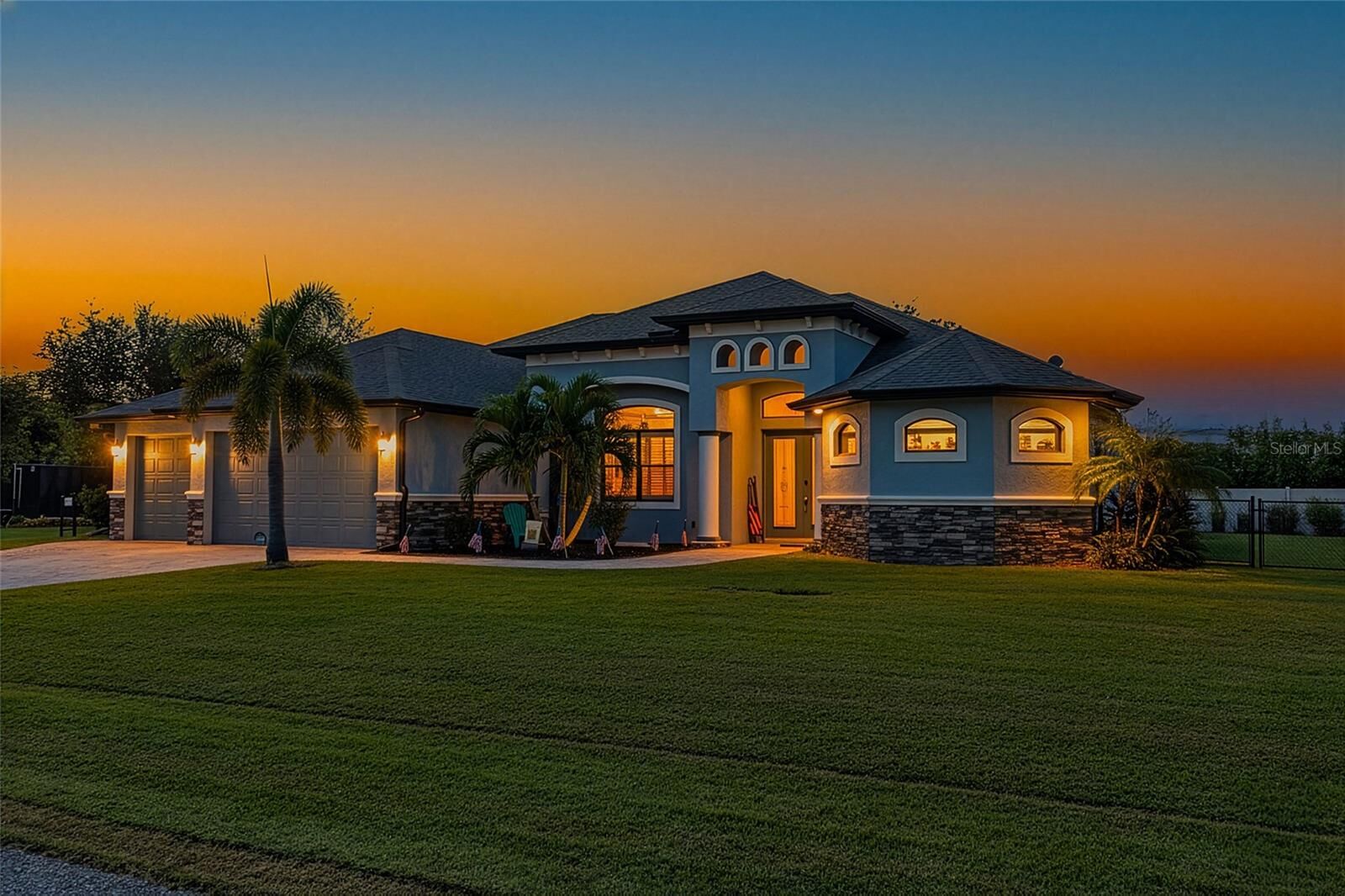 Property Photo:  13443 Boabadilla Lane  FL 33981 