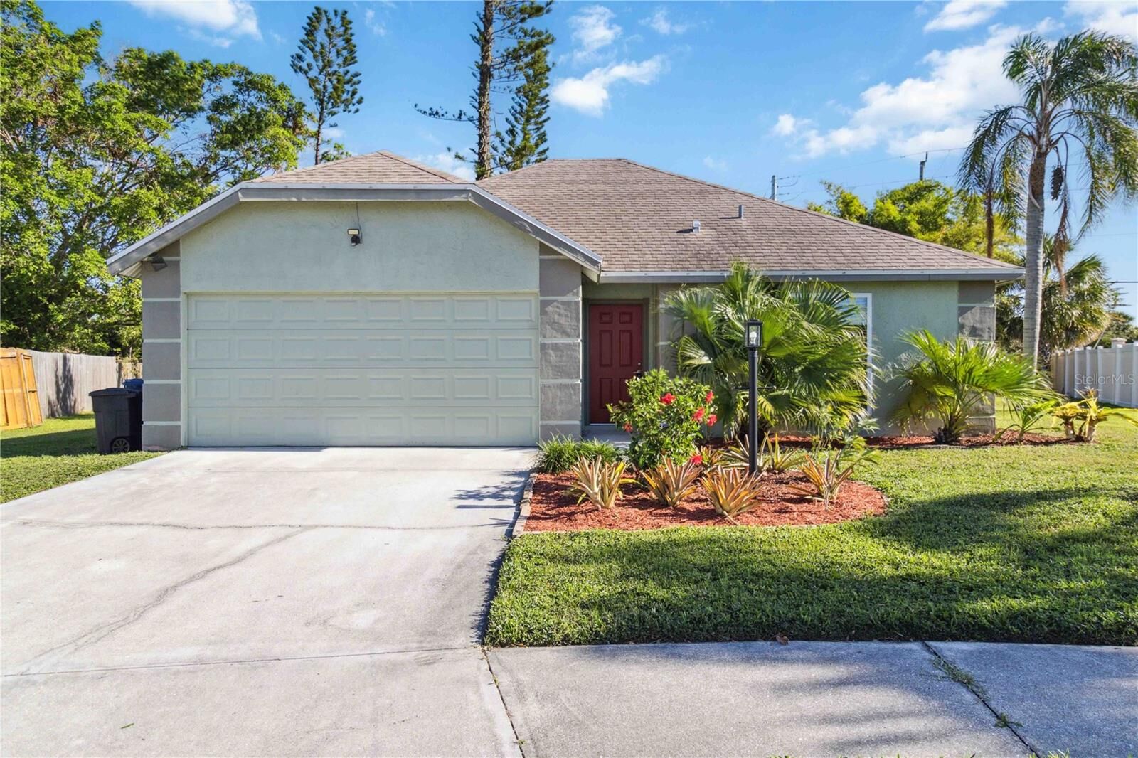 Property Photo: 3509 65th Avenue Circle E FL 34243