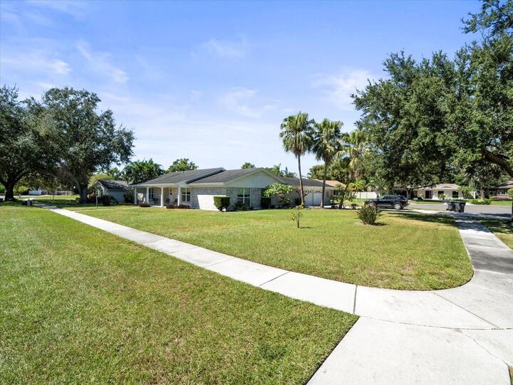 Property Photo: 10408 Butia Place FL 33618