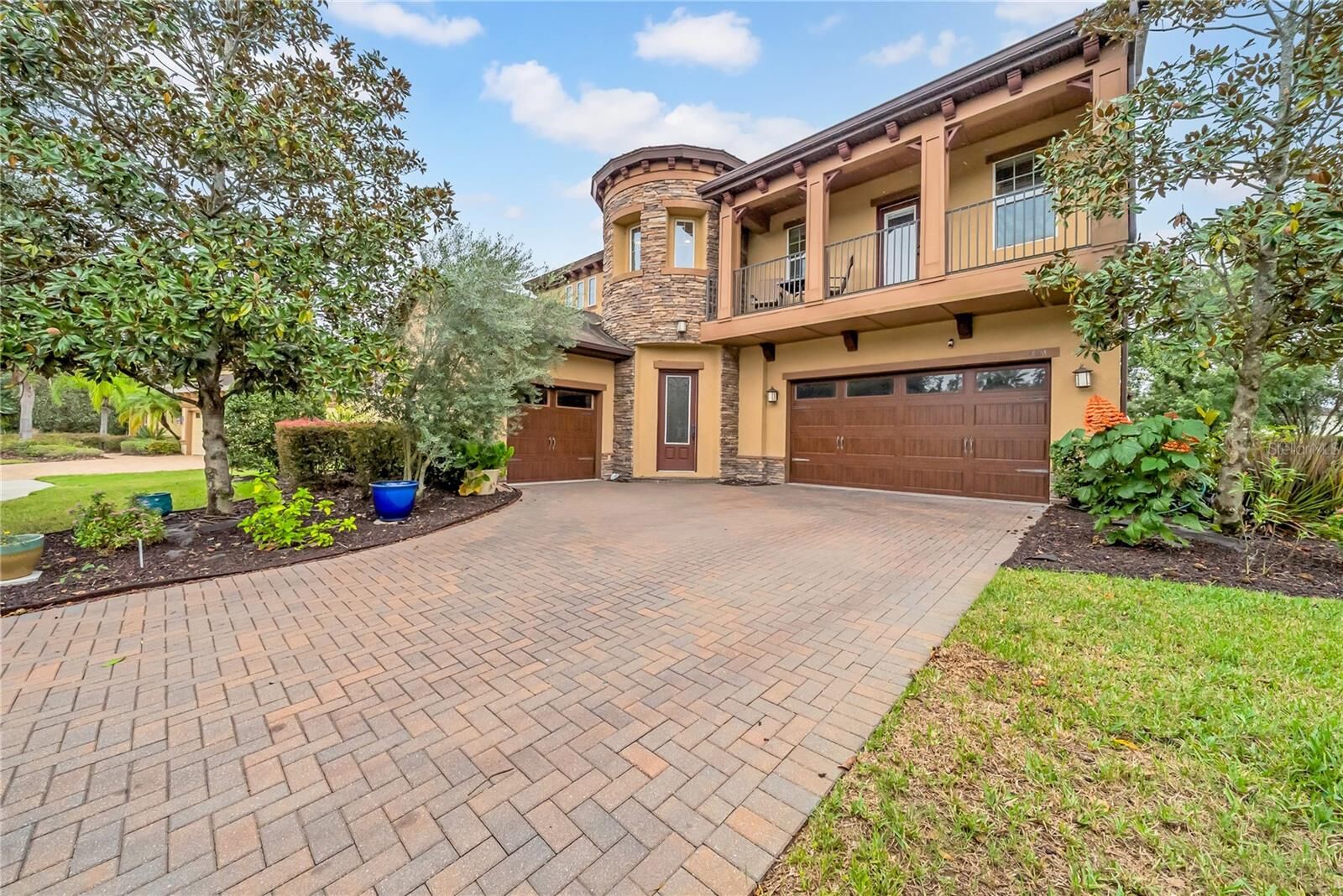 Property Photo:  10011 Hazelnut Court  FL 33647