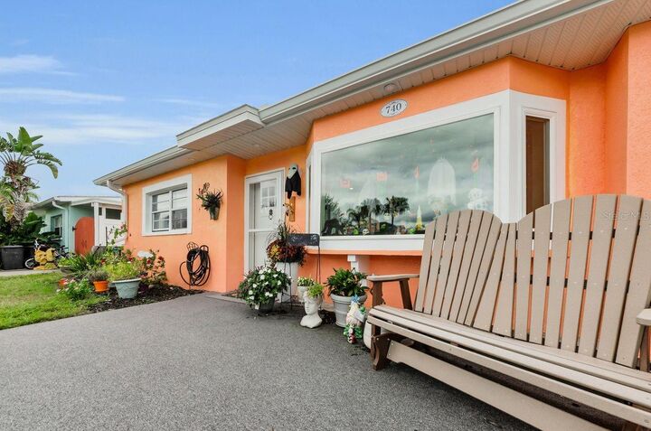 Property Photo: 740 Loquat Dr. FL 34689