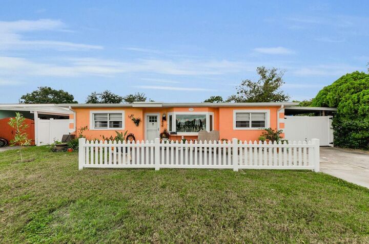 Property Photo:  740 Loquat Dr.  FL 34689 