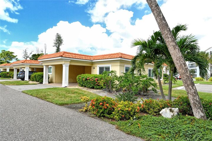 Property Photo: 4780 Gulf Of Mexico Dr. Villa 5 FL 34228