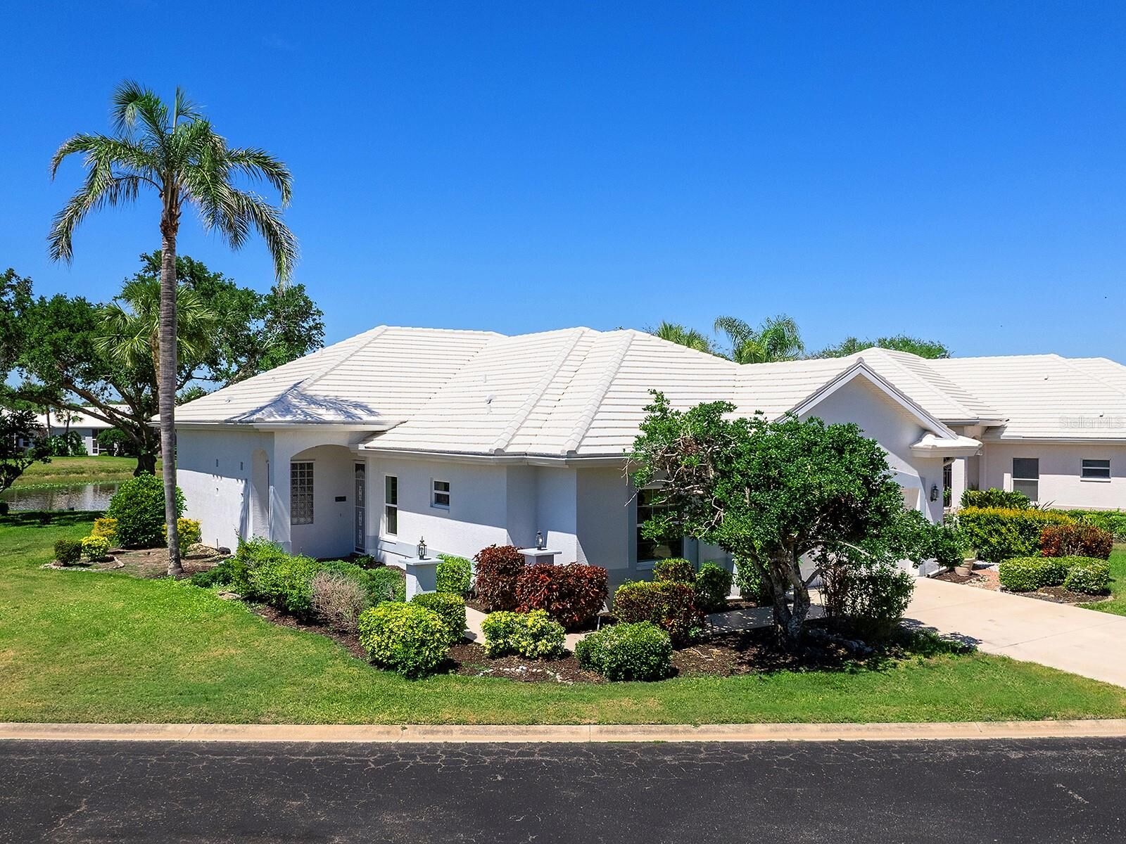 Property Photo: 643 Crossfield Circle 13 FL 34293