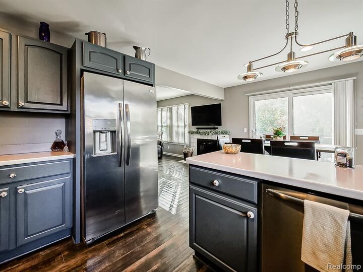 Property Photo:  5570 Wildrose Avenue  MI 48322 1210 