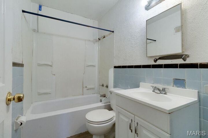 Property Photo:  208 Coppinger Drive  MO 63135 