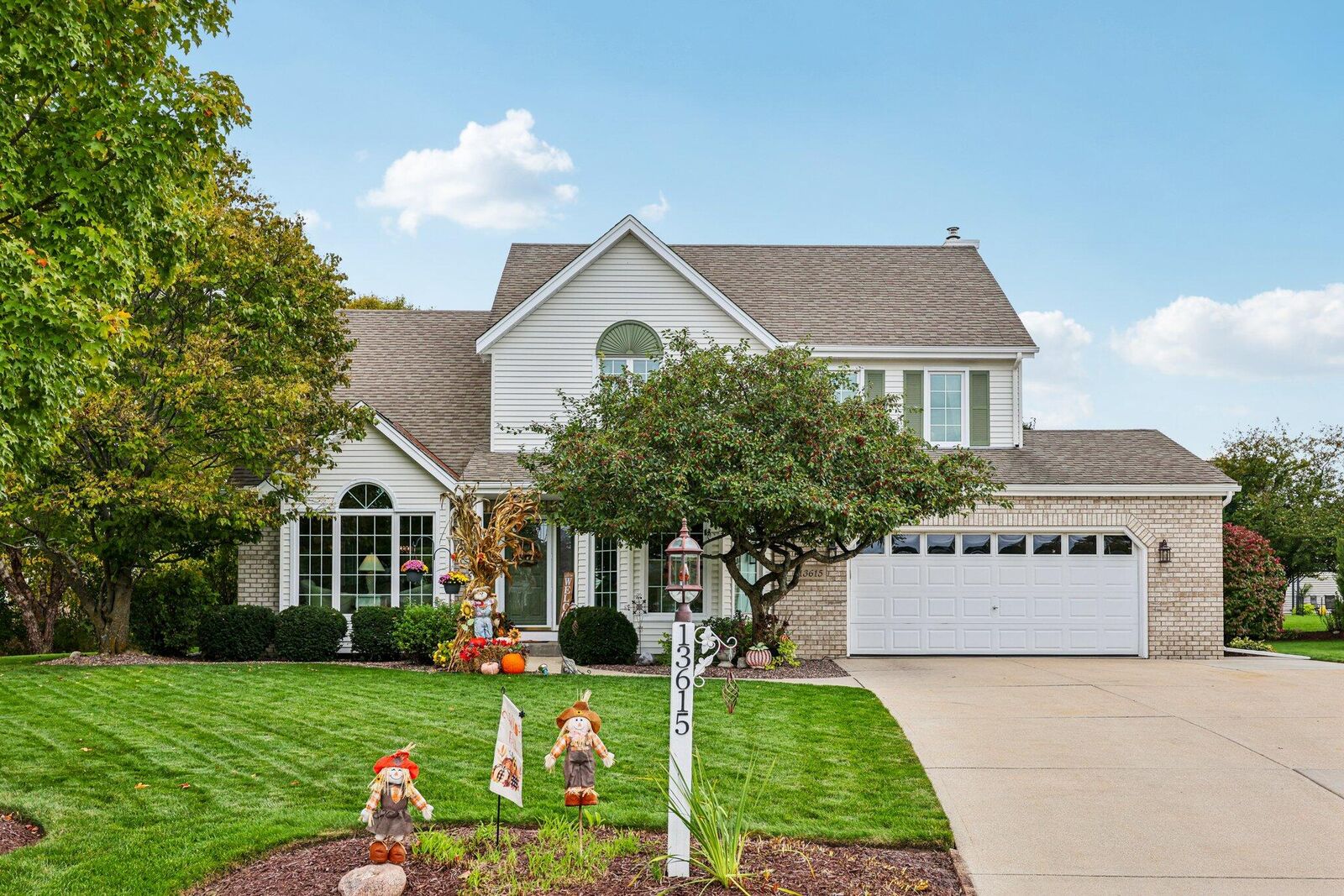 Property Photo:  13615 W Kelton Ct  WI 53151 