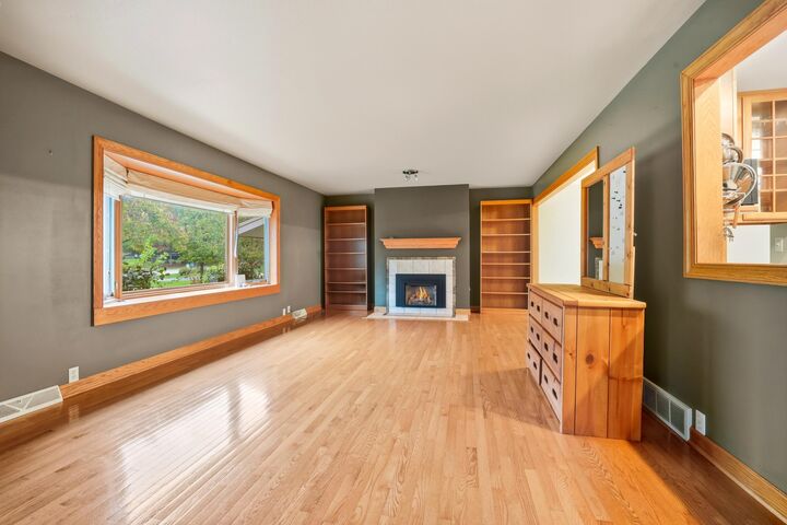 Property Photo: 1280 Spring Dr WI 53005