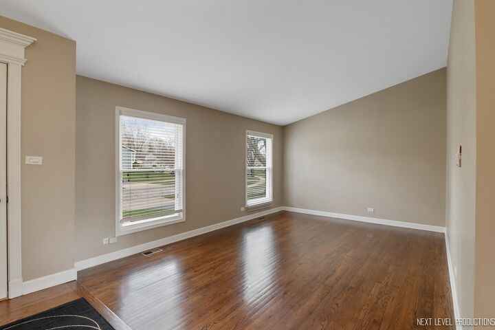 Property Photo: 1931 Ridgefield Lane IL 60565