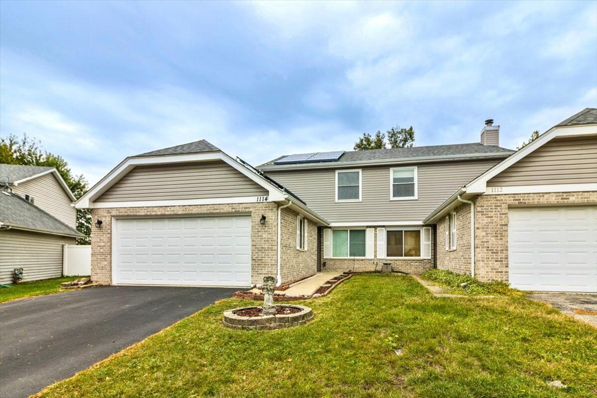 Property Photo: 1114 Brunswick Lane IL 60504