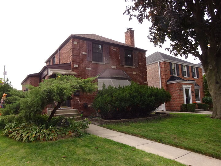 Property Photo: 7811 W Thorndale Avenue IL 60631