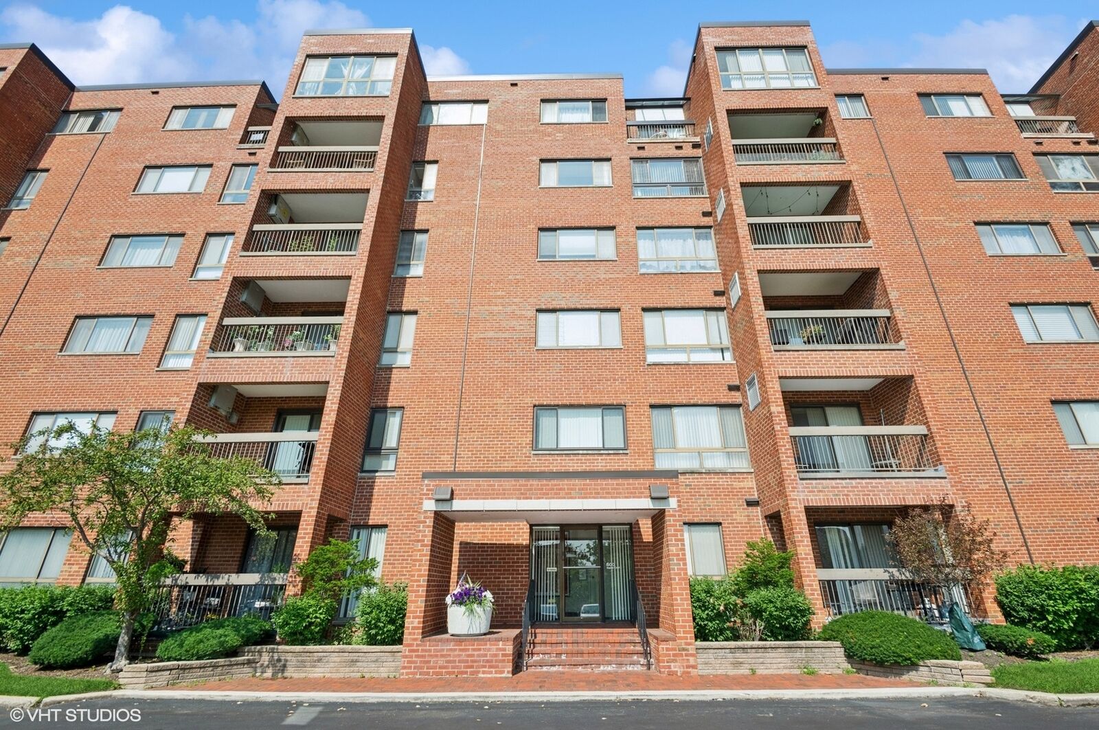 Property Photo:  600 Naples Court 107  IL 60025