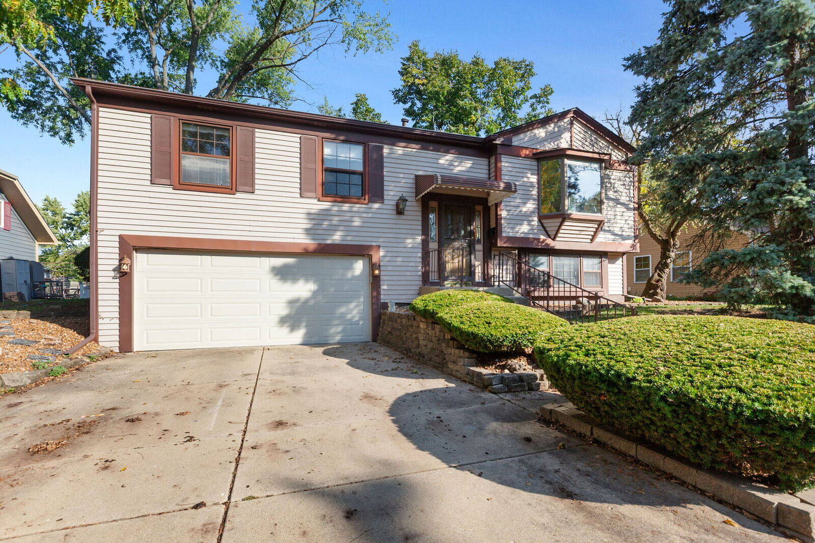 Property Photo: 47 Old Post Road IL 60538