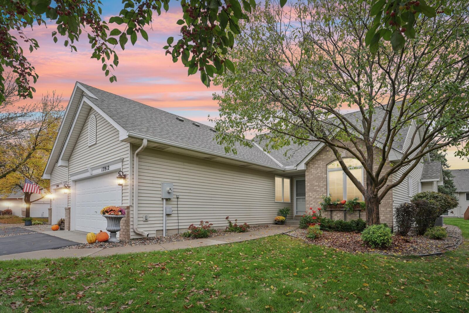 Property Photo:  13912 Farmington Way  MN 55124 