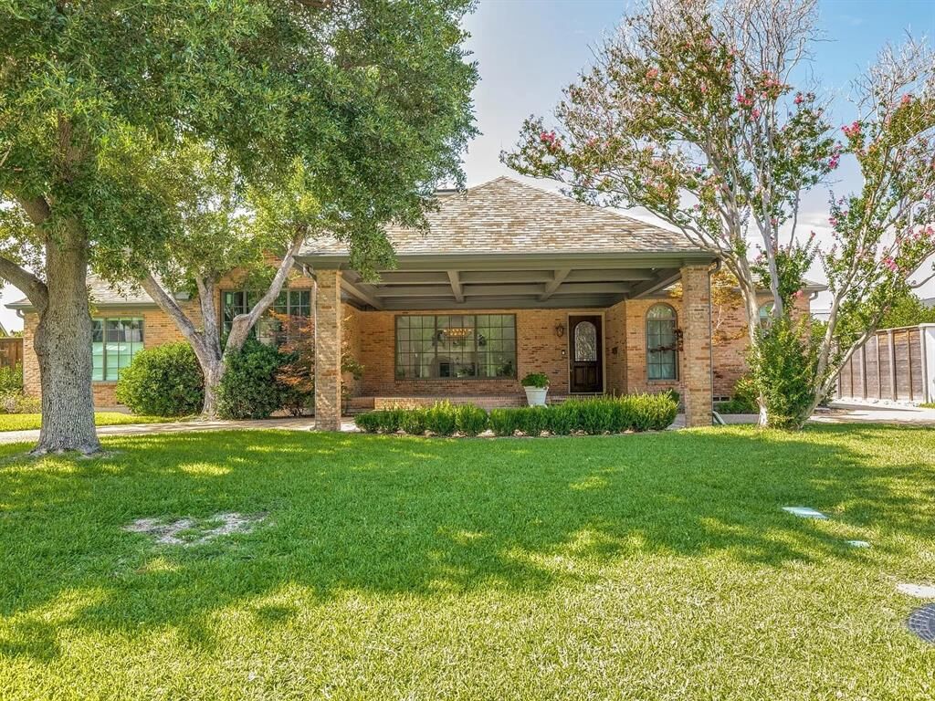 Property Photo: 6515 Northport Drive TX 75230