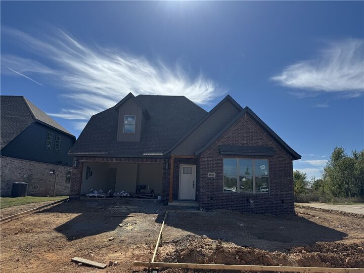 Property Photo: 3107 SW Sandalwood Avenue AR 72713
