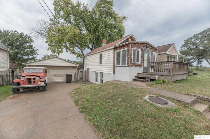 Property Photo: 2510 S 26th Street NE 68105