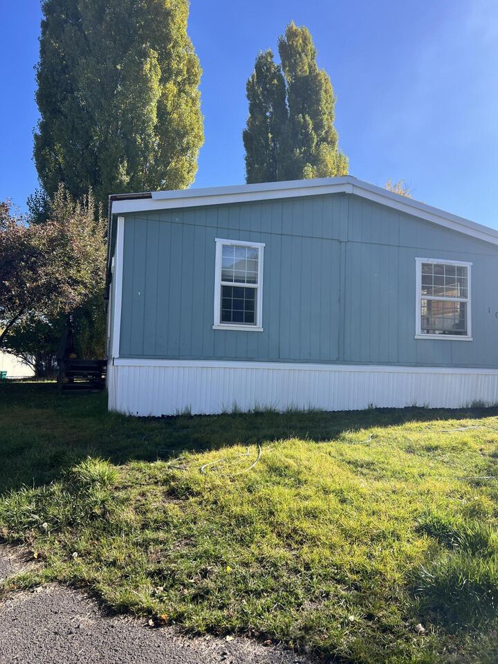 Property Photo: 4000 Round Lake Road 106 OR 97601