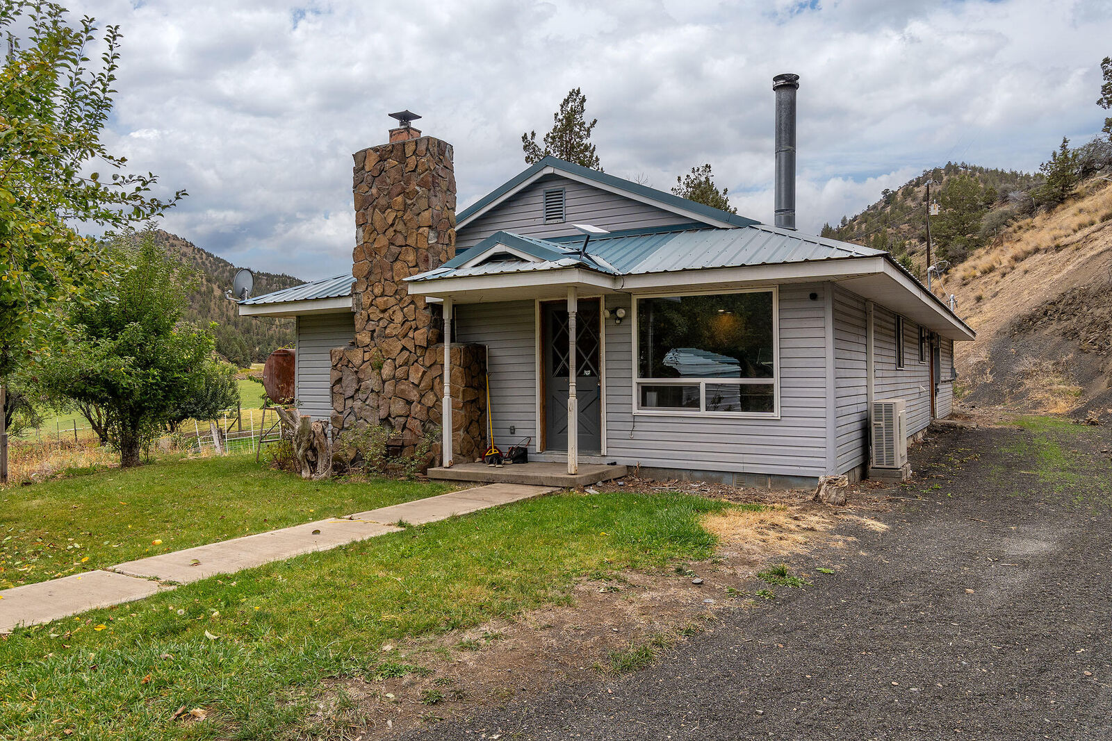 Property Photo: 33084 Cougar Mountain Road OR 97750