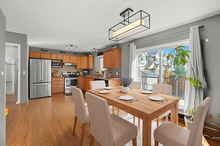 Photo de la propriété:  824 Luxstone Square SW  AB T4B 3L3 