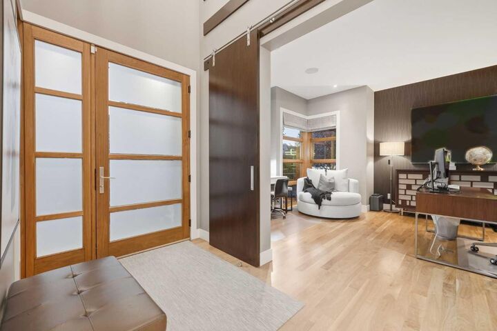 Property Photo: 2014 32 Avenue SW AB T2T 1W6