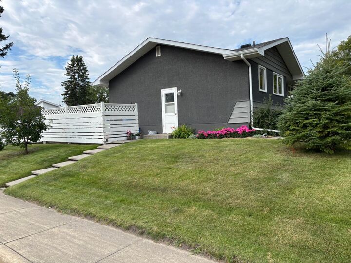 Property Photo:  23 Spencer Street  AB T4N 0B1 