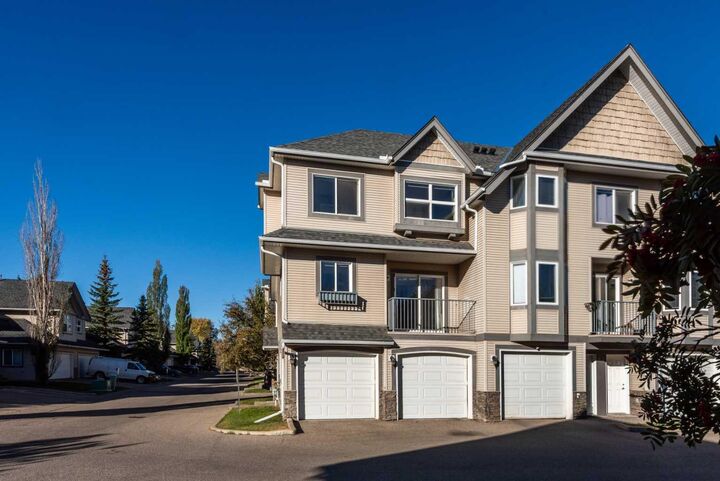 66 Cedarwood Lane SW  Calgary AB T2W 6J3 photo